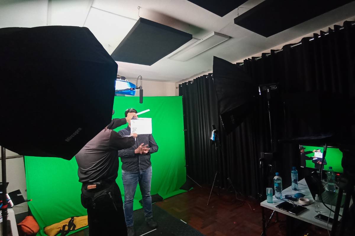 Detrás de escena: Producción de cursos MOOC por la Dirección de Educación Continua de la PUCP.